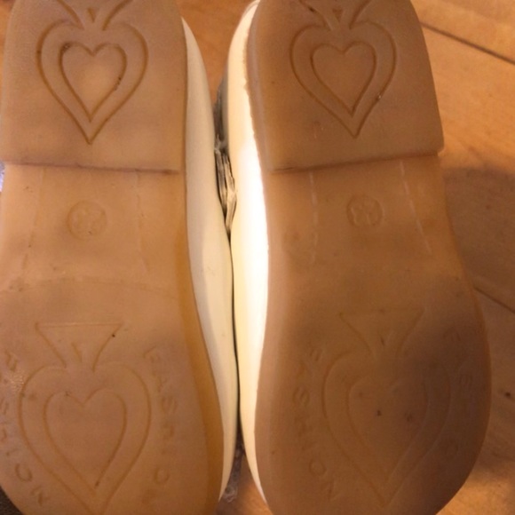 6T off white Mary Janes - Picture 7 of 10